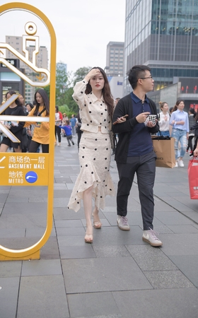 怡情的气质女朋友