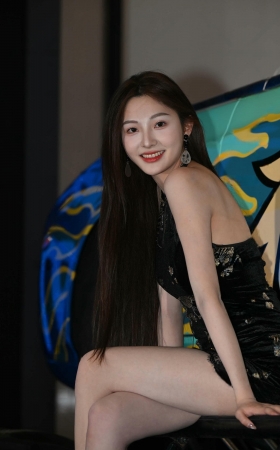玉腿美足美人儿-小雨滴 [17P]