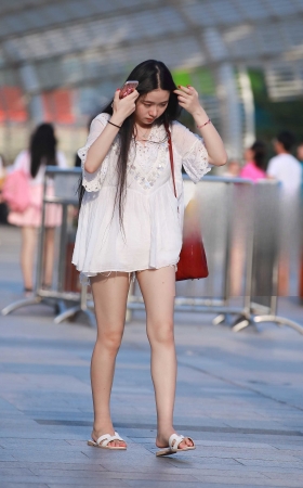 热裤，美腿，美女 [13P]