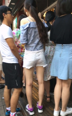白色热裤大美腿