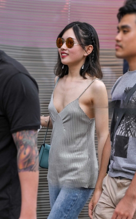吊带真空靓丽美女 [14P]