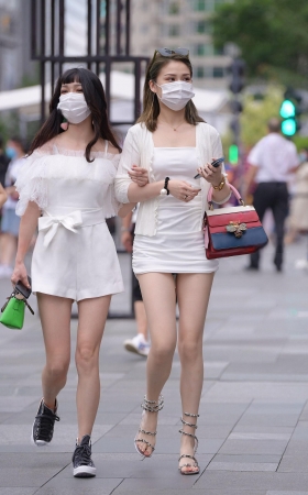 抹胸裙白皙美腿闺蜜 [16P]