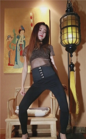 黑裤美女