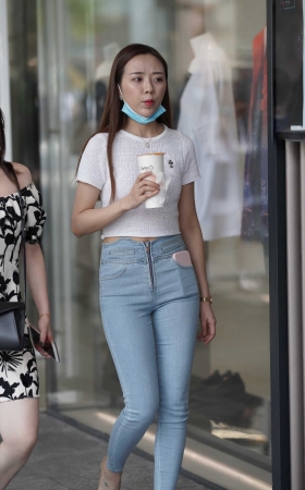 紧牛小姐姐 [19P]