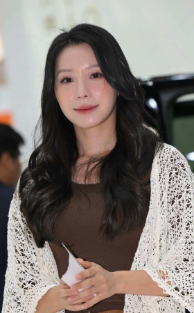 251123-49-84√肉丝长靴-主播美女 9P