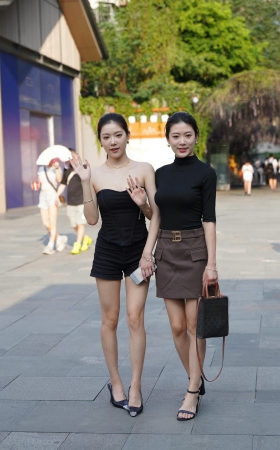 搭讪街拍两位美腿美女 [17P]