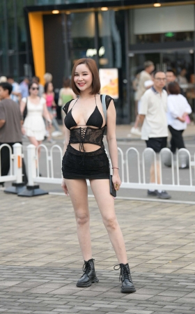 搭讪超级好身材超短裙美女 【图片➕视频】 [24P]