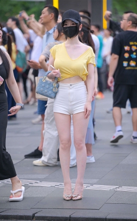 短裤T恤好身材