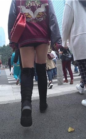 黑色高靴小姐姐