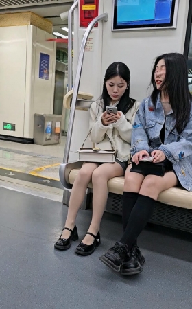 地铁肉丝小仙女 [5P]