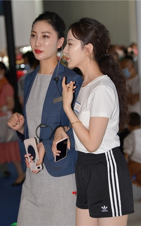 黑丝小西服美女(36P)