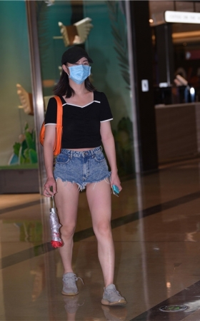 性感的毛边热裤美女(76P)
