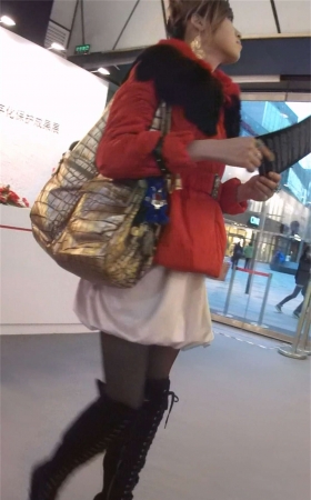 性感黑丝长靴短裙少妇