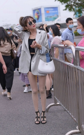 纤细美腿肉丝清秀的小姐姐 [20P]