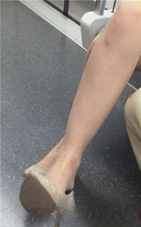金色高跟鞋少妇挑些功夫绝对超乎你的想象