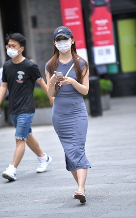 兰色紧身裙