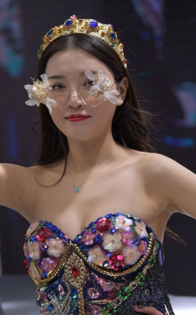 五花八门的一种性感女模~ [19P]