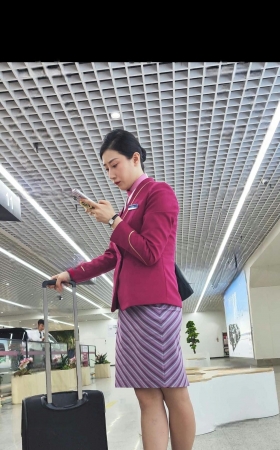 4K航站楼偶遇南航气质韵味空姐肉丝高跟 3P