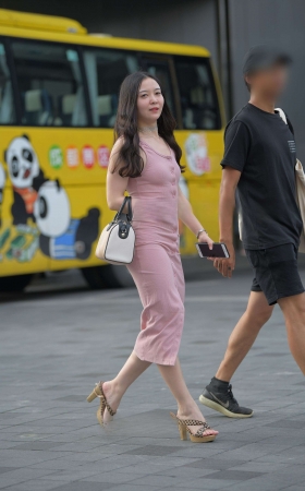 靓丽粉色包臀少妇 [18P]