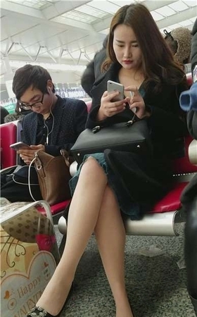 4k-候车室拍摄性感美腿高跟肉丝成熟女神姐姐