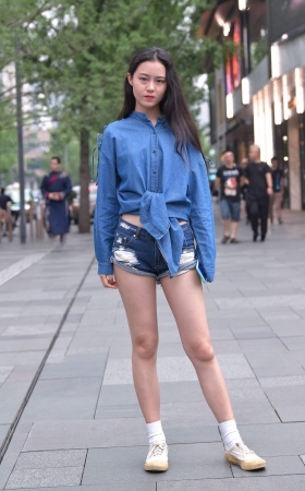 青春的热裤美眉 [19P]