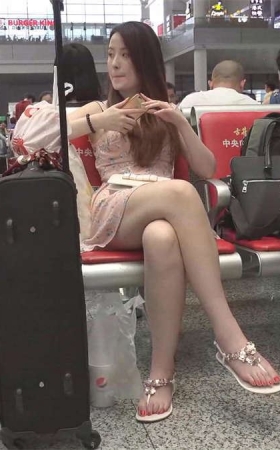 白嫩大腿美女嫩足裸足匀称美腿美脚