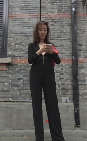 黑色高腰裤短发MM