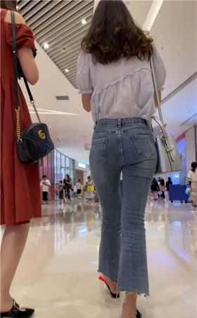 紧身牛仔小姐姐
