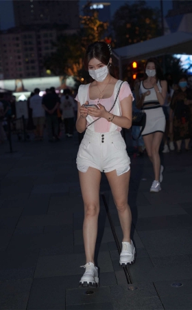可爱粉色系背带裤