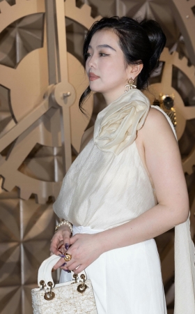 长裙美背 [15P]