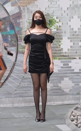 爱穿丝袜的美女 [20P]