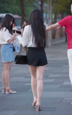 戴墨镜美女 [10P]