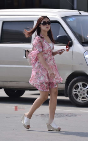 裙装美女 [14P]