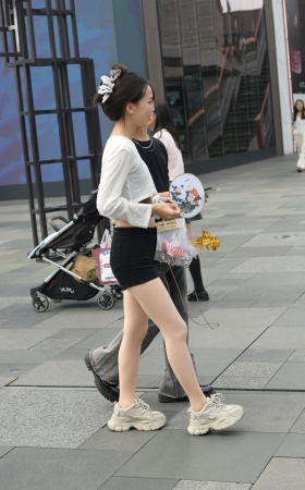 单纯可爱温柔女同学