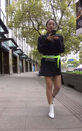 着急着去约男友的妹子