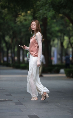 魅力倩影，高挑的小姐姐 [20P]