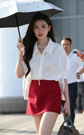 2565-23=79√肤白貌美的LinLin，洗澡水清甜的 12P