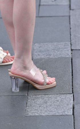 超级美白粉色T恤小仙女！ [25P]
