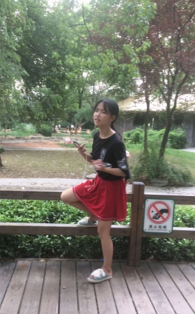 景区红裙小妹