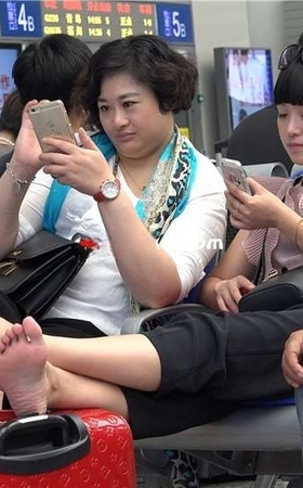 气质的裸足小媳妇 [1.57 GB/MP4]