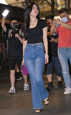 饱满紧牛美妇 [26P]