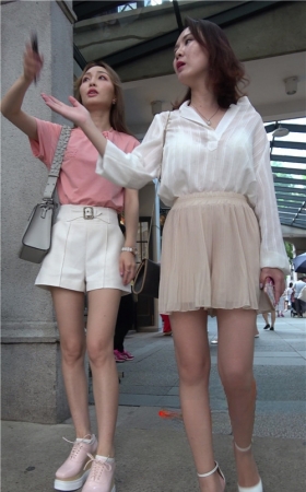 两个漂亮的美女