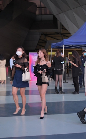 美腿美女双飞