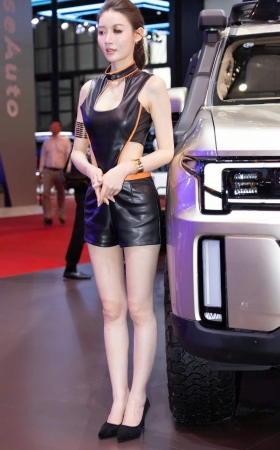 高端网红车模敏敏的美腿又来喽 133P 12P