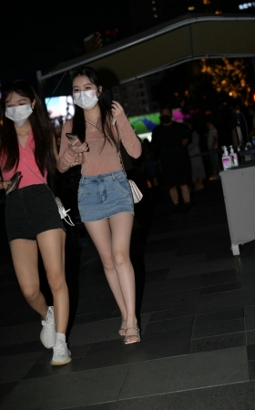 街拍小清新热裤美腿女孩 [23P]