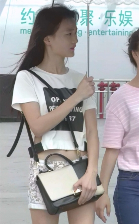 碎花短裤妹妹
