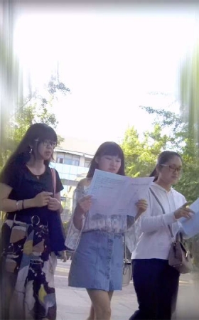 牛仔裙大学生