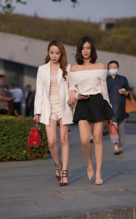 两位美腿美女 [17P]