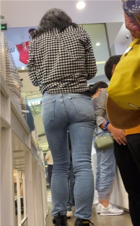 牛仔裤美妇