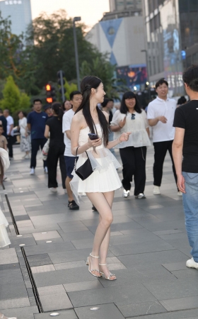 白皙美腿甜美小仙女